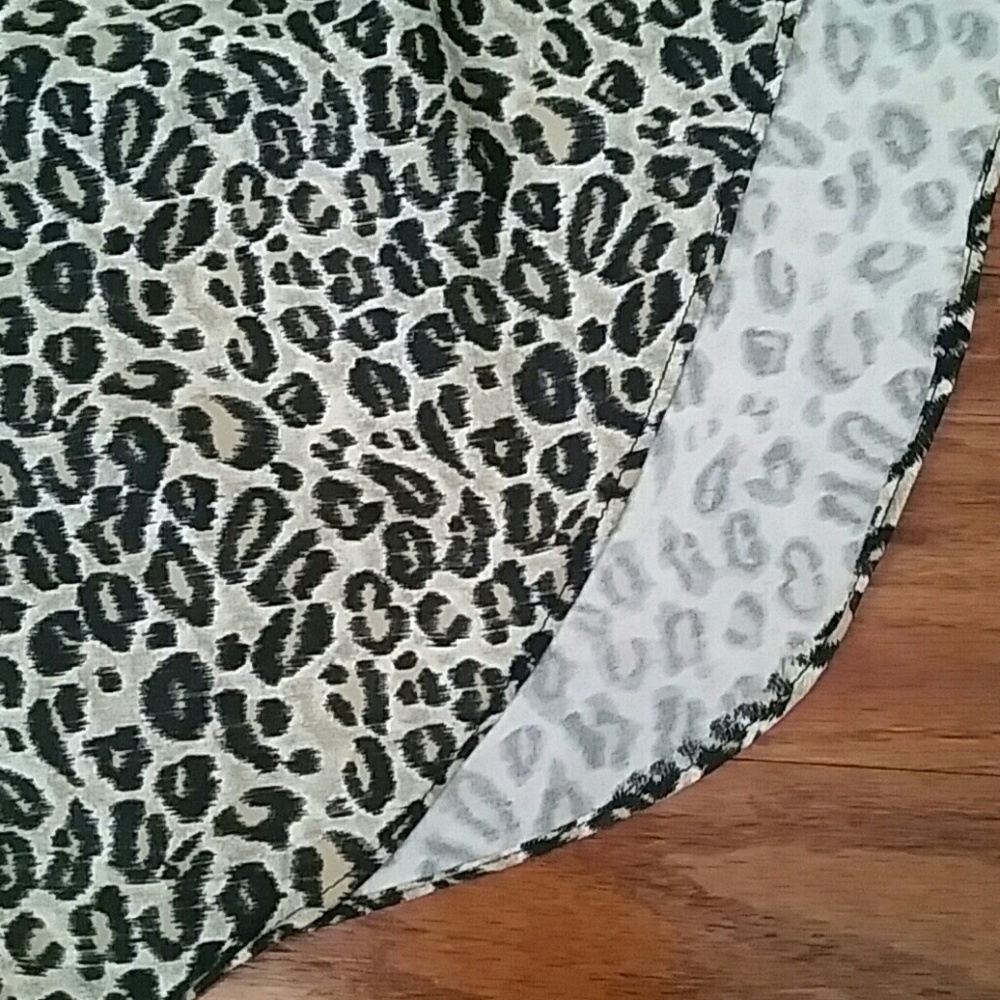 🔶️5 for $30🔶️ Leopard Sarong Wrap - Picture 2 of 2